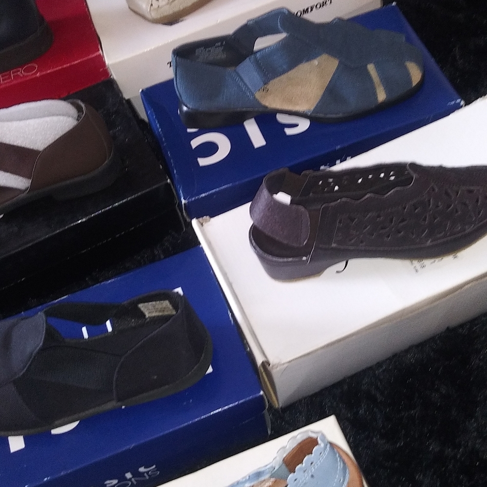 Shoes - Picture 2 of 4